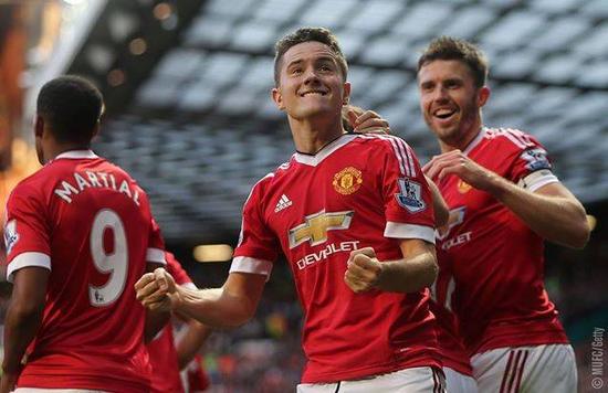 现出非凡的 现出非凡的