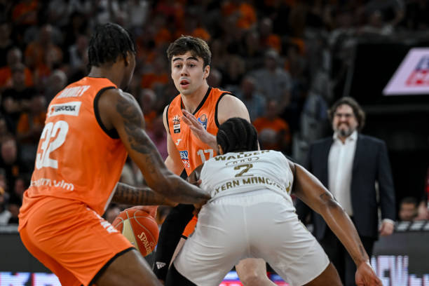 他在防守时 他在防守时