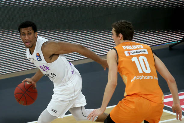 汉密尔顿为何陷入困境巅峰不在？沃尔夫点出三大关键障碍